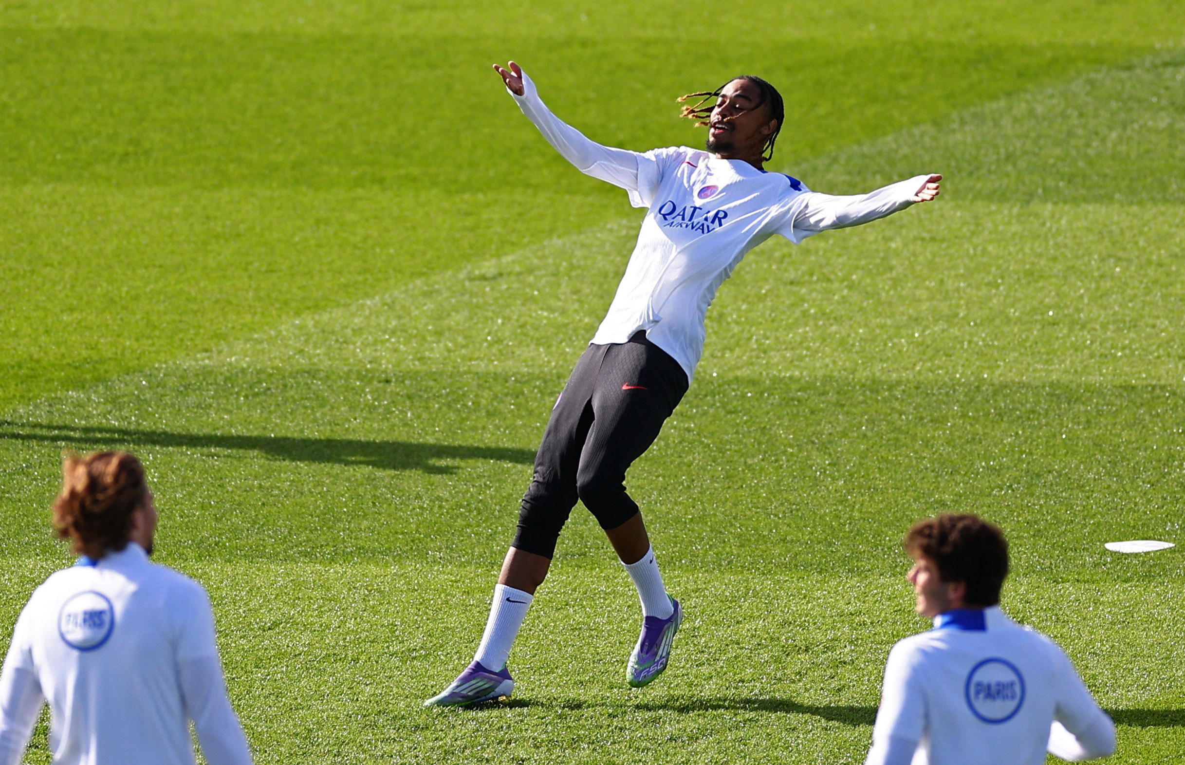 关于巴黎圣日耳曼发布备战花絮，冲刺阶段回应争议，英超任务艰巨，年轻球员得到机会的信息