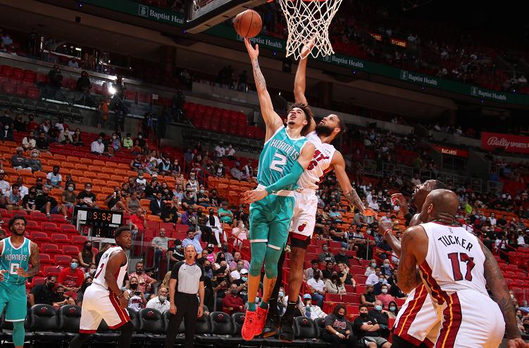 开云体育赛事直播离谱！塔图姆爆冷击败公牛转会期夏洛特黄蜂备战英超，今夜克里夫兰骑士备战法国杯的简单介绍